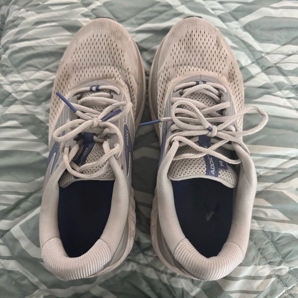 Women’s Brooks Addiction 4 Size 10 Narrow - Picture 1 of 4